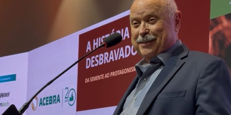 Do Fusca ao maior império de grãos do Brasil: Blairo Maggi conta em Congresso a saga que começou na roça e virou potência global “É preciso sonhar”, VEJA O VÍDEO