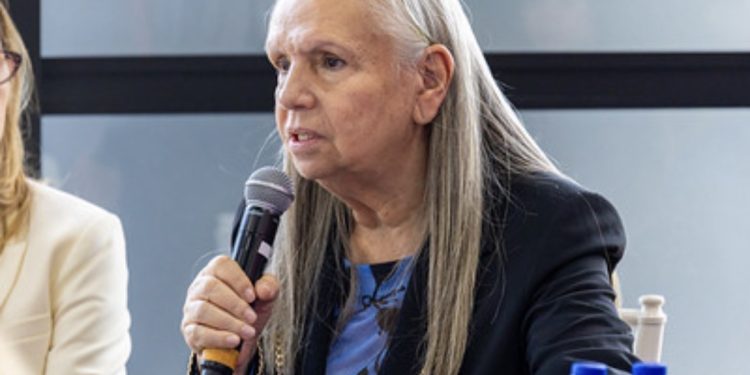 Desembargadora Maria Erotides recebe Diploma Bertha Lutz por atuação no combate à violência contra a mulher